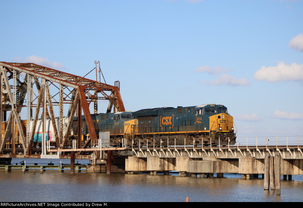 CSX Q521 at AKKA